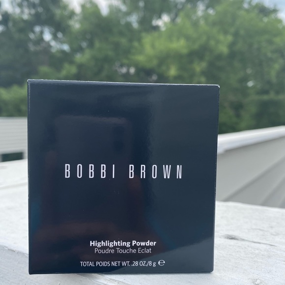 BOBBI BROWN Highlighting Powder - Picture 3 of 9